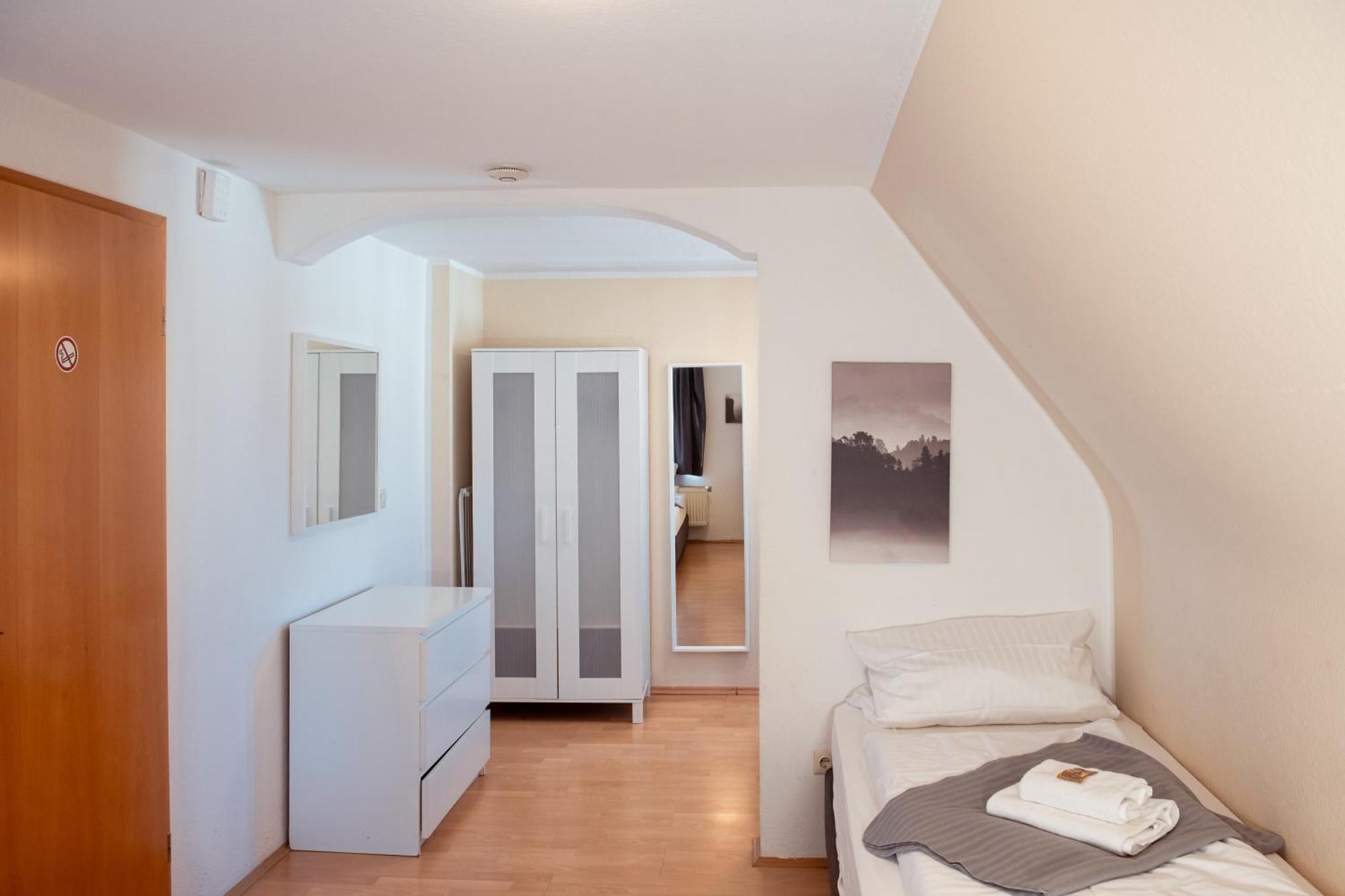 Haus99 Budget Pension & Apartments Fürth Esterno foto