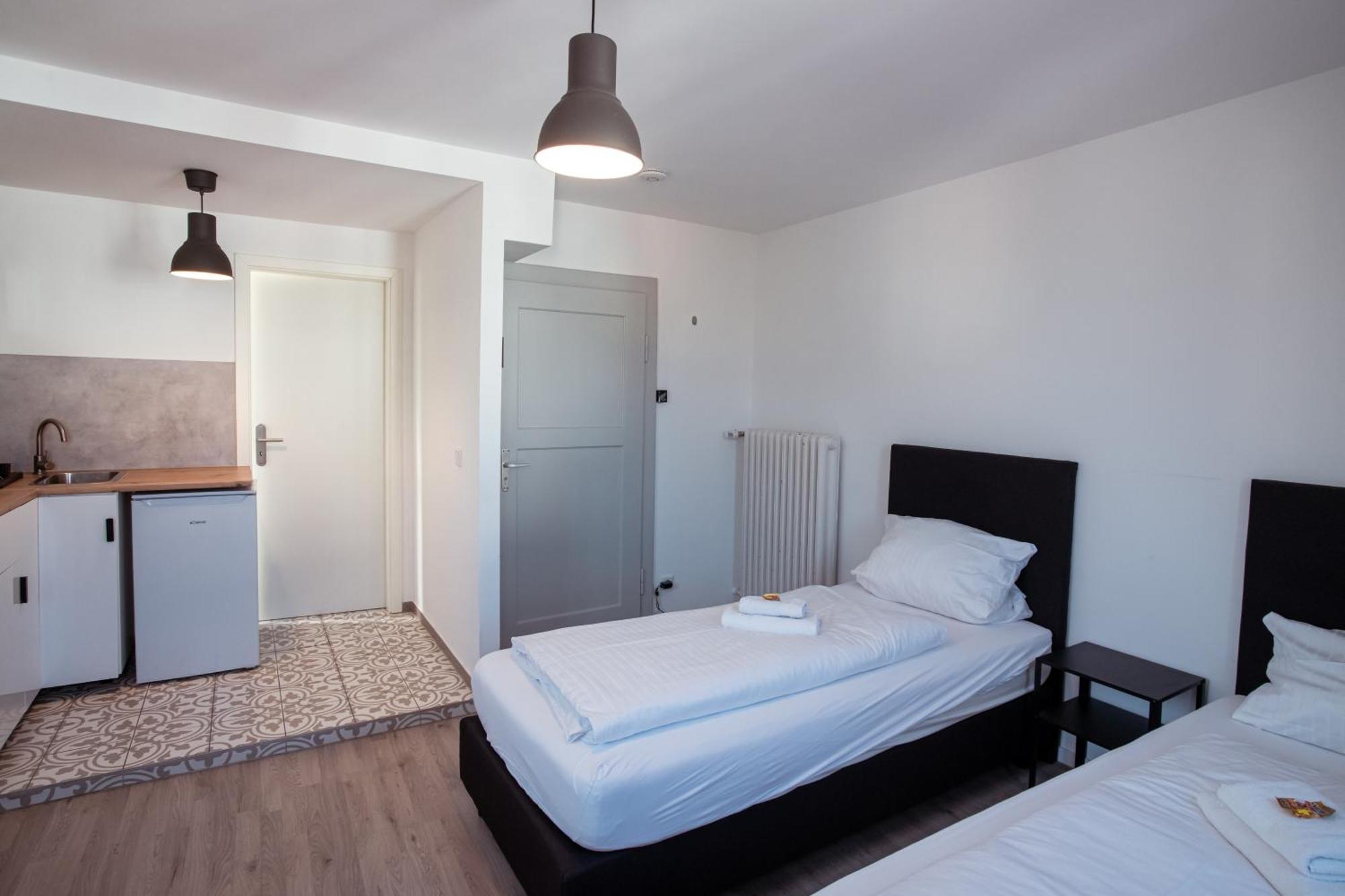 Haus99 Budget Pension & Apartments Fürth Esterno foto