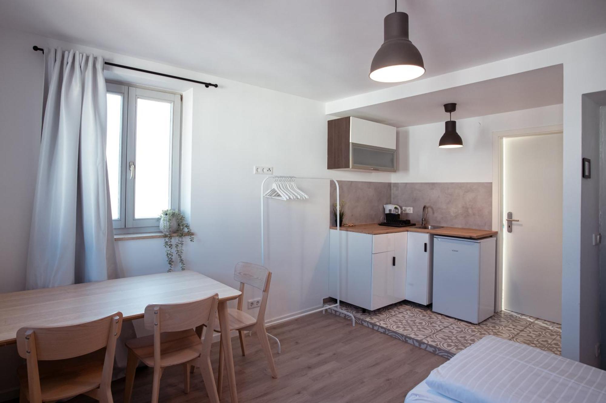 Haus99 Budget Pension & Apartments Fürth Esterno foto